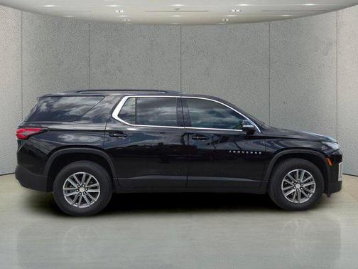 Mosaic Black Metallic 2023 Chevrolet Traverse LT Cloth