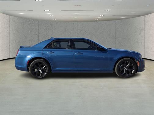 2023 Chrysler 300 Touring