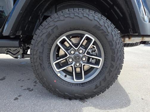 Black Clearcoat 2026 Jeep Gladiator Mojave X 4x4