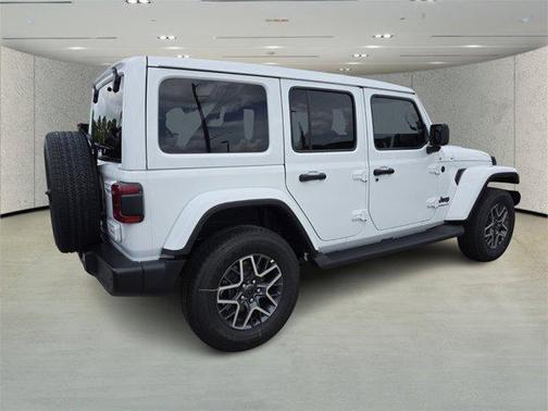 2025 Jeep Wrangler 4-Door Sahara 4x4