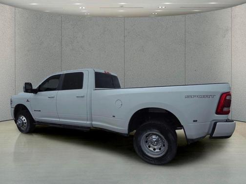 Bright White Clearcoat 2024 RAM 3500 Laramie Crew Cab 4x4 8' Box