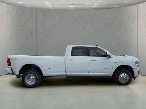Bright White Clearcoat 2024 RAM 3500 Laramie Crew Cab 4x4 8' Box