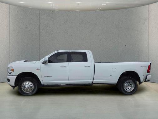 Bright White Clearcoat 2024 RAM 3500 Laramie Crew Cab 4x4 8' Box