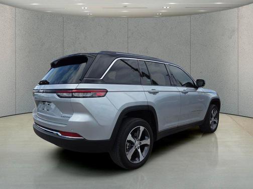 Silver Zynith 2023 Jeep Grand Cherokee Limited