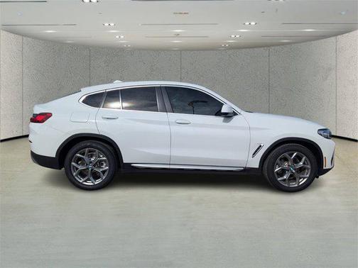2023 BMW X4 xDrive30i