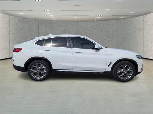 2023 BMW X4 xDrive30i
