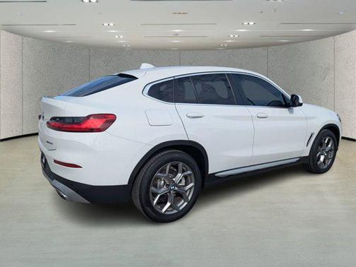 2023 BMW X4 xDrive30i