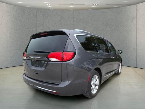 Granite Crystal Metallic Clearcoat 2018 Chrysler Pacifica Touring-L