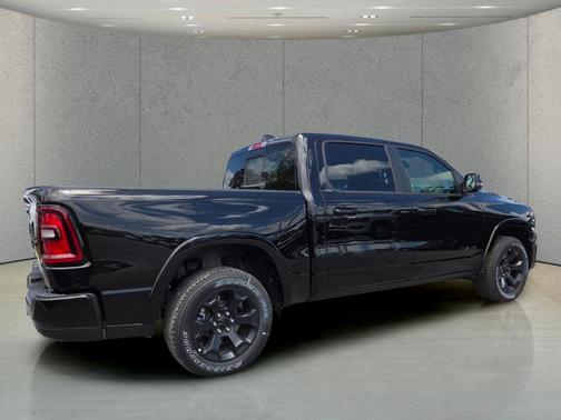 Diamond Black Crystal Pearlcoat 2026 RAM 1500 Big Horn/Lone Star