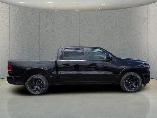 Diamond Black Crystal Pearlcoat 2026 RAM 1500 Big Horn/Lone Star