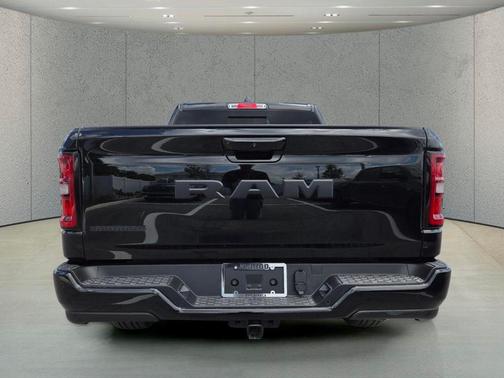 Diamond Black Crystal Pearlcoat 2026 RAM 1500 Big Horn/Lone Star