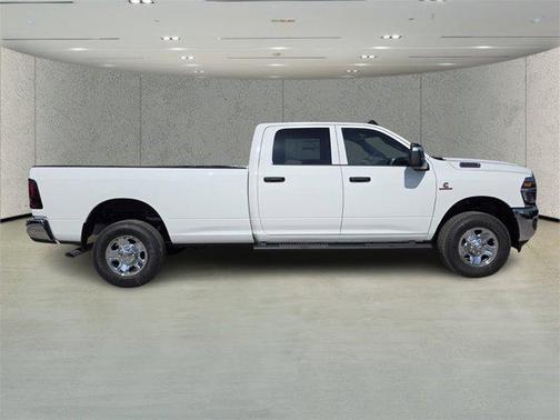 2026 RAM 2500 Tradesman Crew Cab 4x4 8' Box