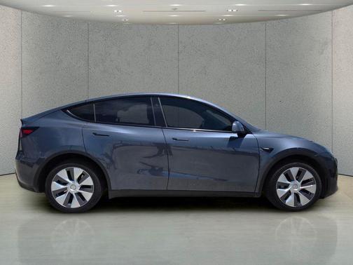 Midnight Silver Metallic 2023 Tesla Model Y Long Range Dual Motor All-Wheel Drive