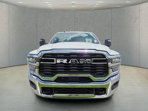 Bright White Clearcoat 2026 RAM 3500 Tradesman Crew Cab 4x4 8' Box