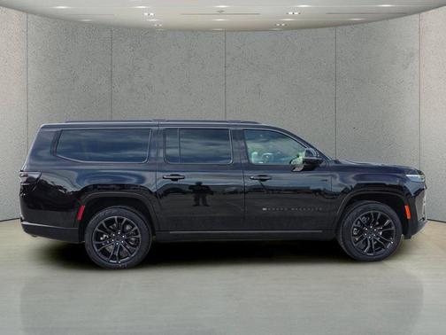 High Gloss Black 2026 Jeep Grand Wagoneer L Summit Reserve 4x4