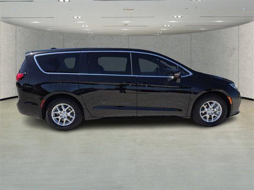 2025 Chrysler Pacifica L