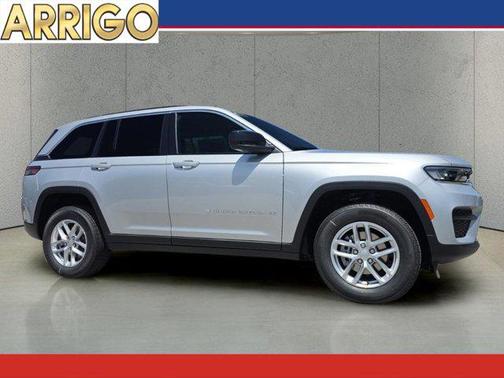 Silver Zynith 2026 Jeep Grand Cherokee Laredo