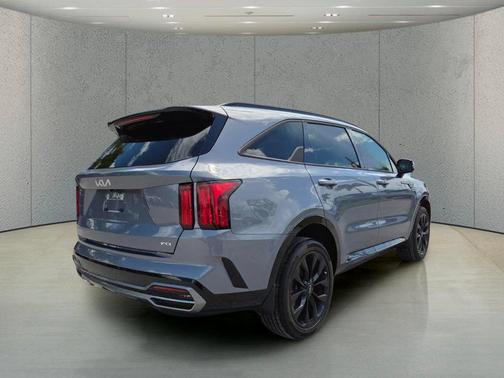 Everlasting Silver 2023 Kia Sorento SX