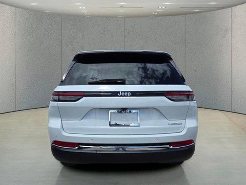 Bright White Clearcoat 2026 Jeep Grand Cherokee Altitude