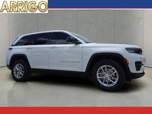 Bright White Clearcoat 2026 Jeep Grand Cherokee Altitude