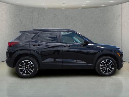 Mosaic Black Metallic 2024 Chevrolet Trailblazer LT