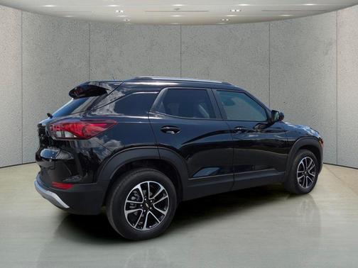 Mosaic Black Metallic 2024 Chevrolet Trailblazer LT