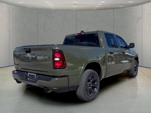 Tank 2027 RAM 1500 Big Horn/Lone Star