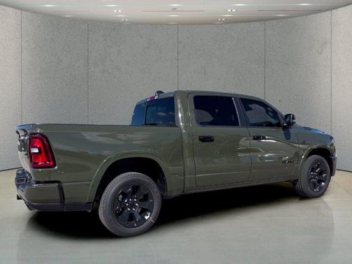 Tank 2027 RAM 1500 Big Horn/Lone Star