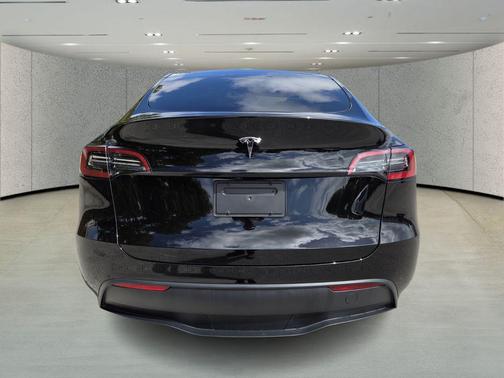 2024 Tesla Model Y Long Range Single Motor Rear-Wheel Drive