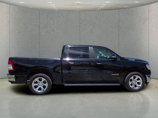 Diamond Black Crystal Pearlcoat 2020 RAM 1500 Big Horn/Lone Star