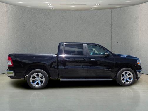 Diamond Black Crystal Pearlcoat 2020 RAM 1500 Big Horn/Lone Star