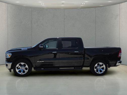 Diamond Black Crystal Pearlcoat 2020 RAM 1500 Big Horn/Lone Star