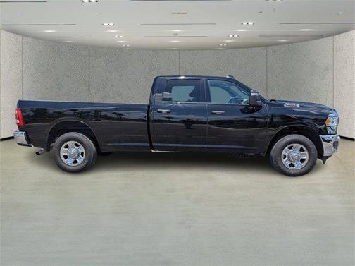 2024 RAM 2500 Tradesman Crew Cab 4x2 8' Box