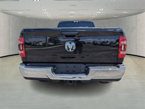2024 RAM 2500 Tradesman Crew Cab 4x2 8' Box