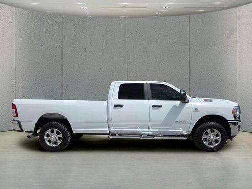 Bright White Clearcoat 2024 RAM 3500 Big Horn Crew Cab 4x4 8' Box
