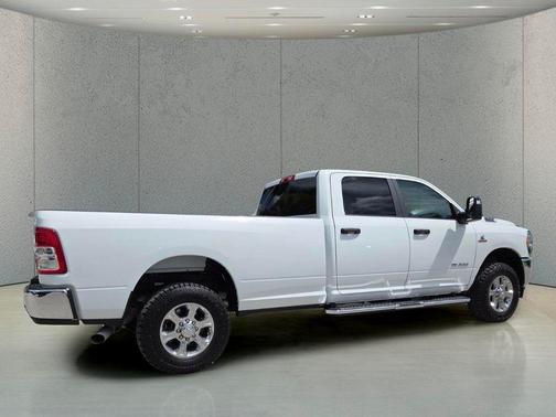 Bright White Clearcoat 2024 RAM 3500 Big Horn Crew Cab 4x4 8' Box