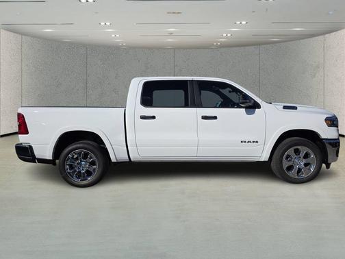 Bright White Clearcoat 2026 RAM 1500 Big Horn/Lone Star