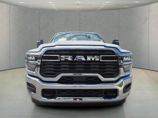 Bright White Clearcoat 2026 RAM 2500 Tradesman Crew Cab 4x4 6'4' Box