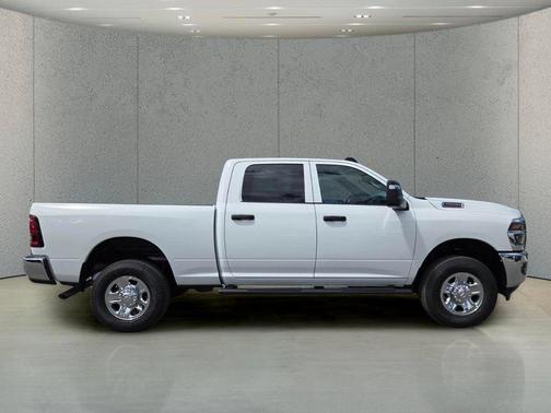 Bright White Clearcoat 2026 RAM 2500 Tradesman Crew Cab 4x4 6'4' Box