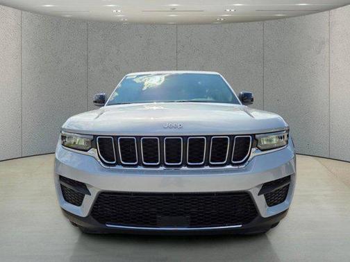 Silver Zynith 2026 Jeep Grand Cherokee Altitude