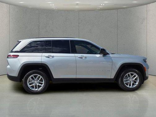 Silver Zynith 2026 Jeep Grand Cherokee Altitude