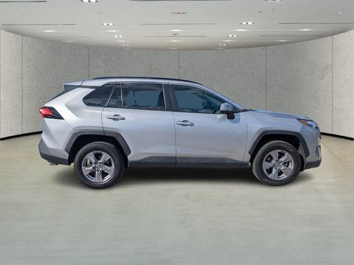 Silver Sky Metallic 2022 Toyota RAV4 XLE