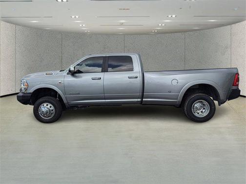 2022 RAM 3500 Laramie Crew Cab 4x4 8' Box