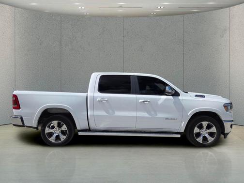 Bright White Clearcoat 2022 RAM 1500 Laramie