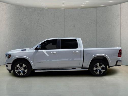 Bright White Clearcoat 2022 RAM 1500 Laramie