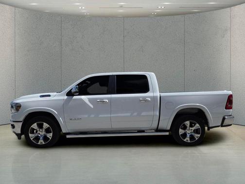 Bright White Clearcoat 2022 RAM 1500 Laramie