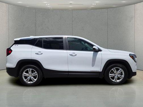 Summit White 2024 GMC Terrain SLE