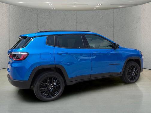 Hydro Blue Pearlcoat 2026 Jeep Compass Latitude
