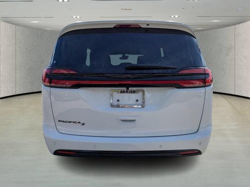 Bright White Clearcoat 2026 Chrysler Pacifica L
