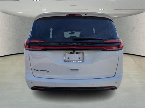 Bright White Clearcoat 2026 Chrysler Pacifica L